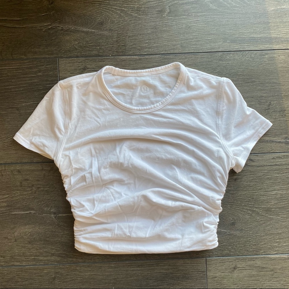 Lululemon white short sleeve cropped shirt with cinched sides